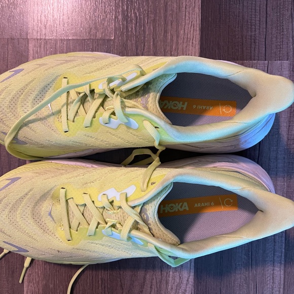 Hoka one one women’s arahi 6 running sneakers - Picture 5 of 10